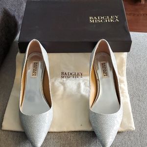 Badgley Mischka poise silver pumps